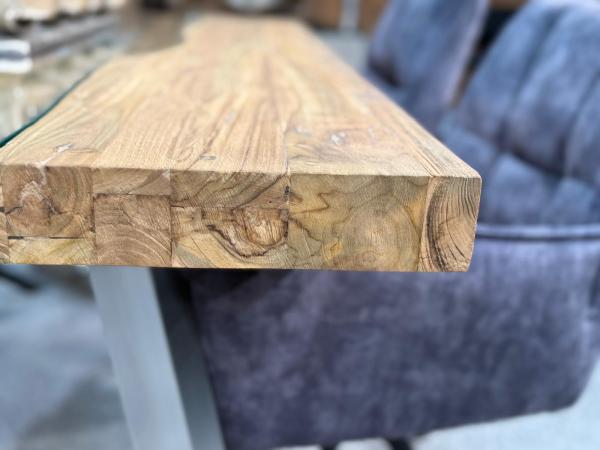 Massivholztisch mit Glaseinlage aus Altholz
