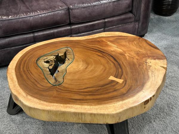 Massiver runder Couchtisch Baumstamm mit Metallgestell