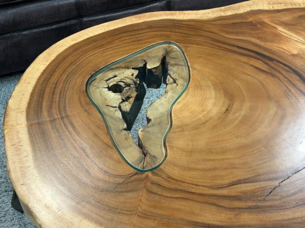 Massiver runder Couchtisch Baumstamm mit Metallgestell