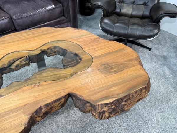 Couchtisch aus Altholz mit Glaseinlage, unregelmäßige Form