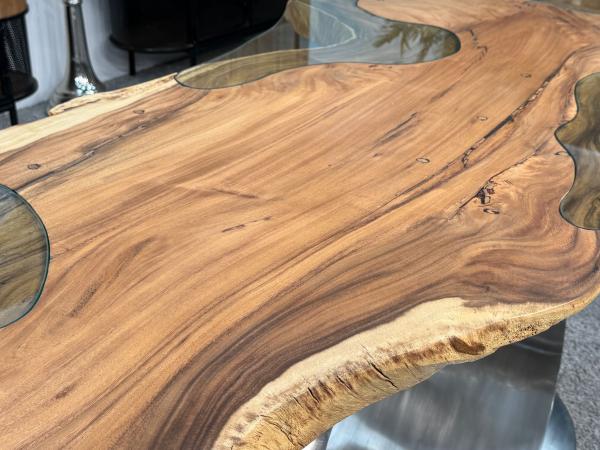 Esstisch aus einer Baumscheibe Expression