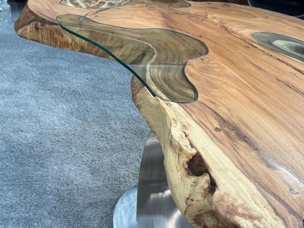 Esstisch aus einer Baumscheibe Expression