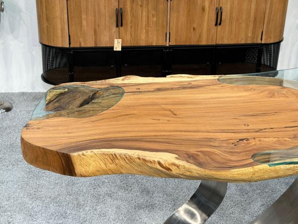 Esstisch aus einer Baumscheibe Expression