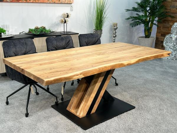 Esstisch Canyon mit Baumkante