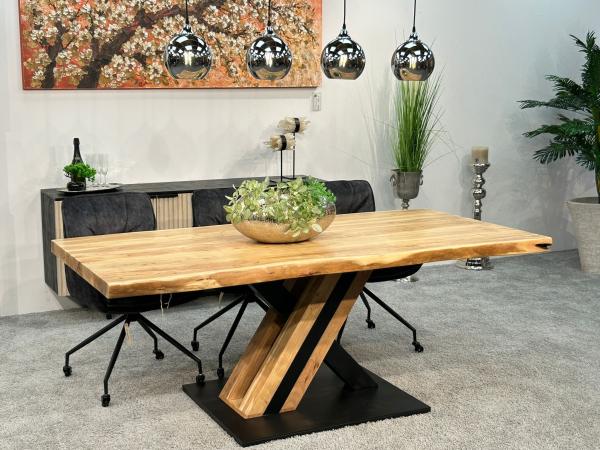 Esstisch Canyon mit Baumkante