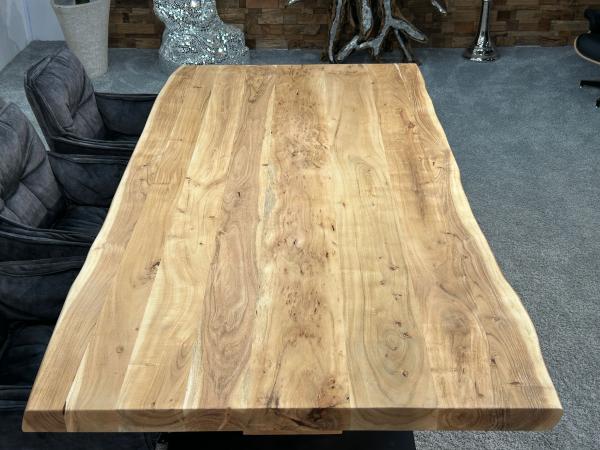 Esstisch Canyon mit Baumkante