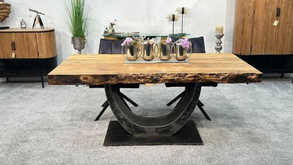 Esstisch für 6 Personen aus recyceltem Holz, 180x90x78 cm.