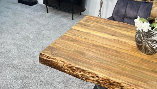 Esstisch aus recyceltem Holz für 6 Personen, Metallfuß