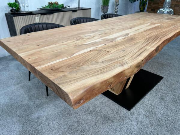 Esszimmertisch mit Baumkante 250 cm