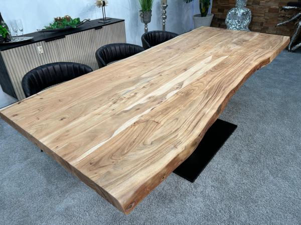 Esszimmertisch mit Baumkante 250 cm