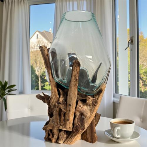 Glasvase auf Wurzelholz geschmolzenes Glas