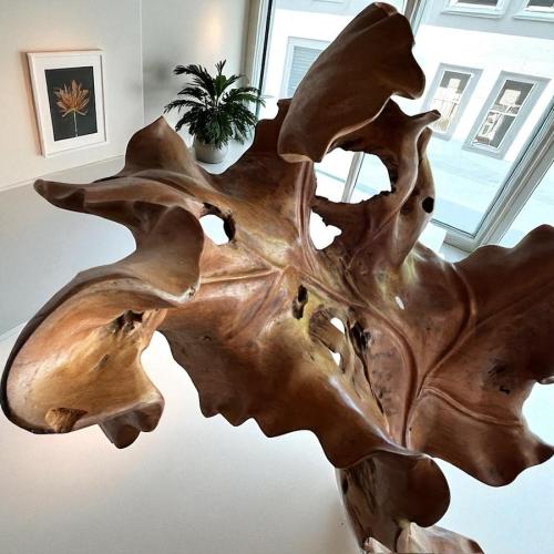 Große Dekoration aus Holz Baumstamm