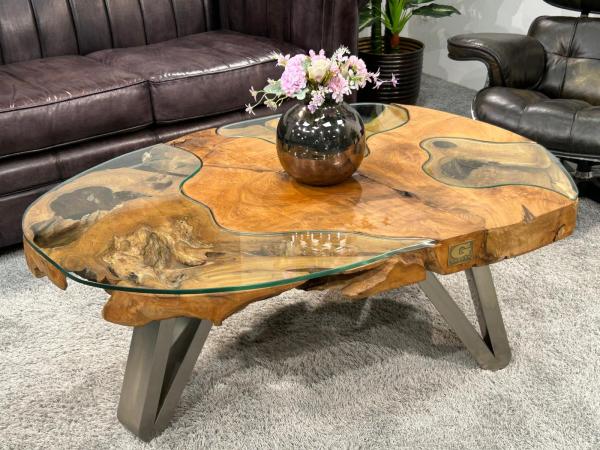 Couchtisch aus einem massiven Baumstamm Teakholz
