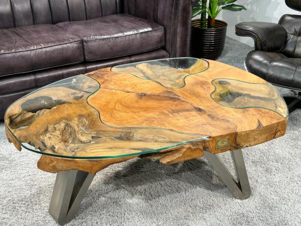 Couchtisch aus einem massiven Baumstamm Teakholz