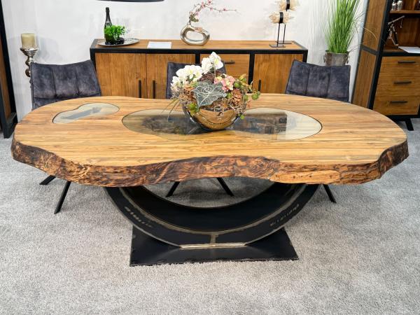 Massiver Holztisch Fusion aus recyceltem Holz