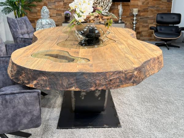 Massiver Holztisch Fusion aus recyceltem Holz