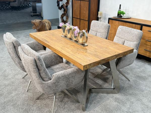 Massiver Esstisch aus Teakholz