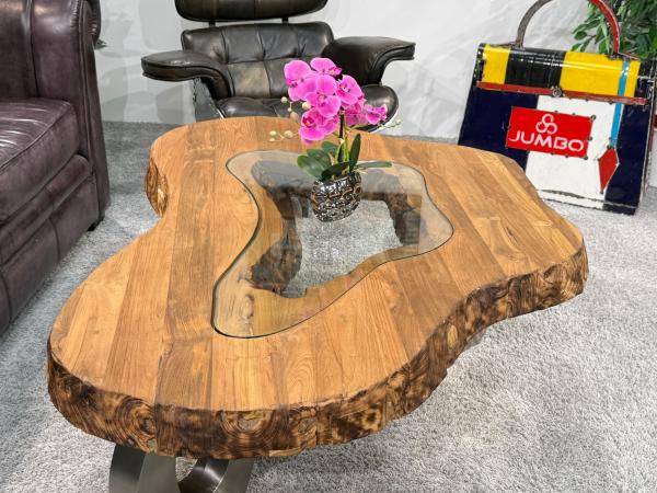 Ovaler Couchtisch aus Massivholz