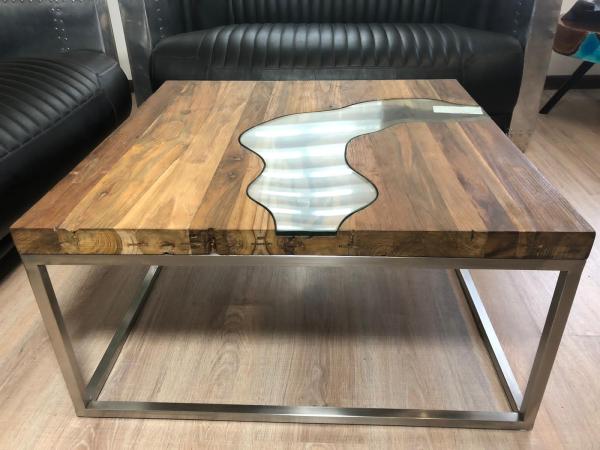 Kleiner-Couchtisch-Miro-aus-Holz-eckig
