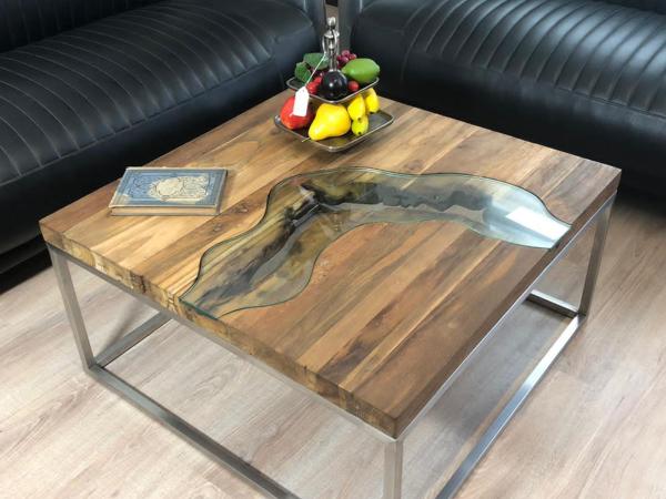 Kleiner-Couchtisch-Miro-aus-Holz-eckig