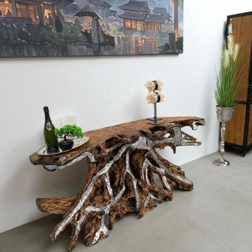 Sideboard aus einer Baumwurzel mit Aluminium
