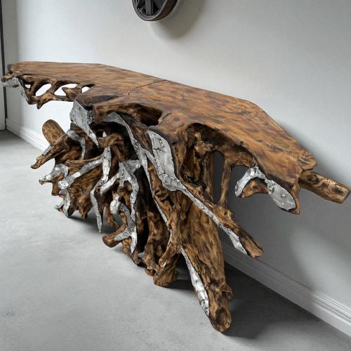Sideboard aus einer Baumwurzel mit Aluminium