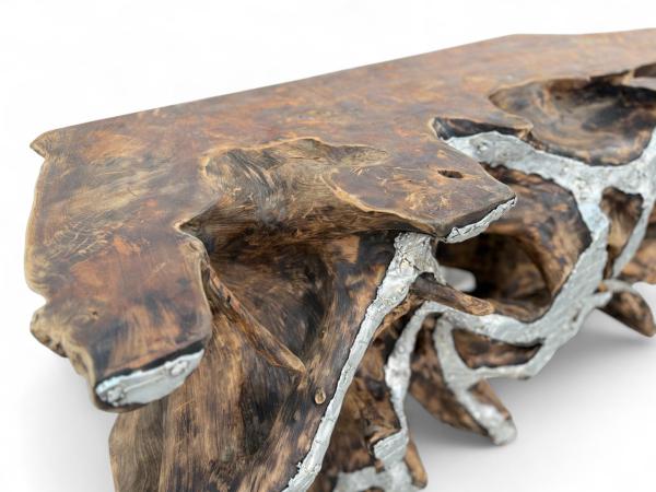Konsole aus einer Baumwurzel mit Aluminium