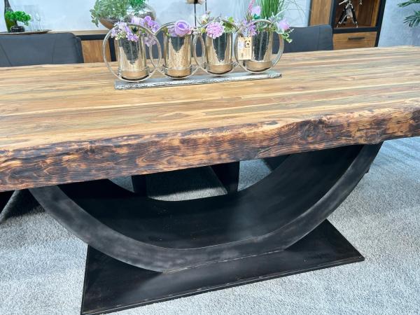 Langer Massivholztisch 300cm Deep Island aus Holz