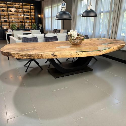 Baumscheiben Esstisch "Lakeside" aus massivem Suarholz