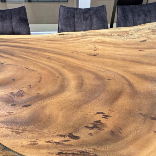 Baumscheiben Esstisch "Lakeside" aus massivem Suarholz