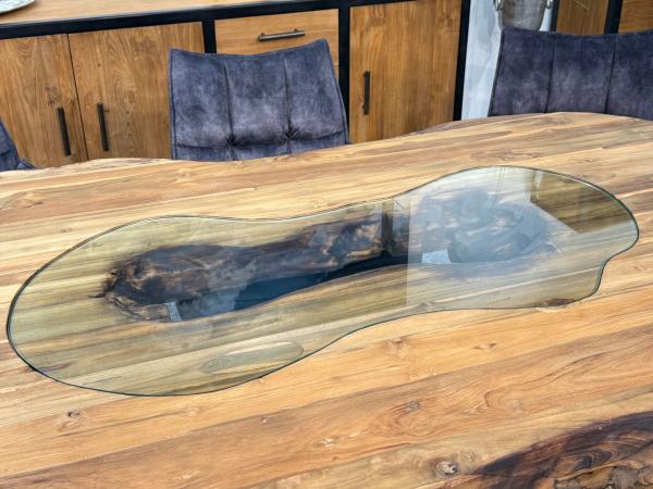 Massiver Holtisch Fusion aus recyceltem Holz
