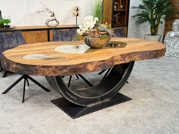 Massiver Holtisch Fusion aus recyceltem Holz