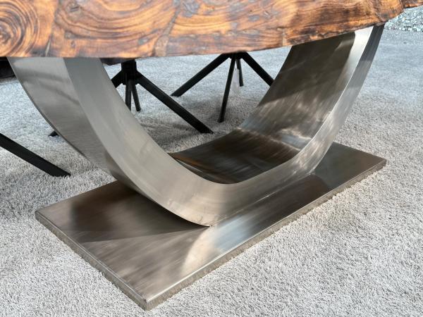 Massiver Holtisch Fusion aus recyceltem Holz