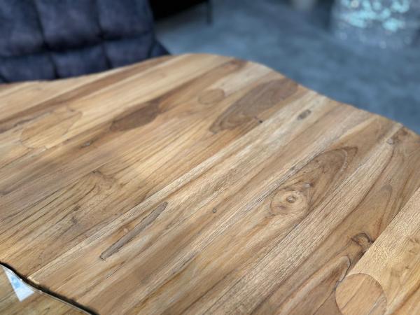 Massiver Holtisch Fusion aus recyceltem Holz