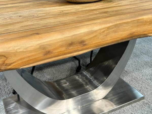 Nachhaltiger Holztisch aus Massivholz