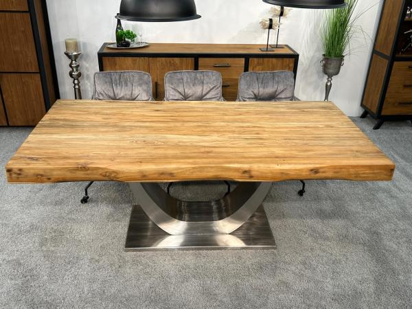 Nachhaltiger Holztisch aus Massivholz