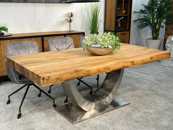 Nachhaltiger Holztisch aus Massivholz