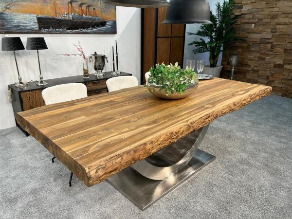 Esstisch-Deep-Island-Massivholz-Halbmondgestell