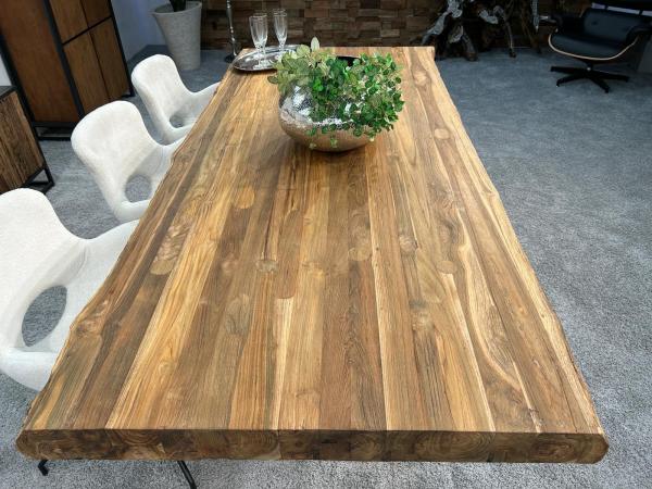 Esstisch-Deep-Island-Massivholz-Halbmondgestell
