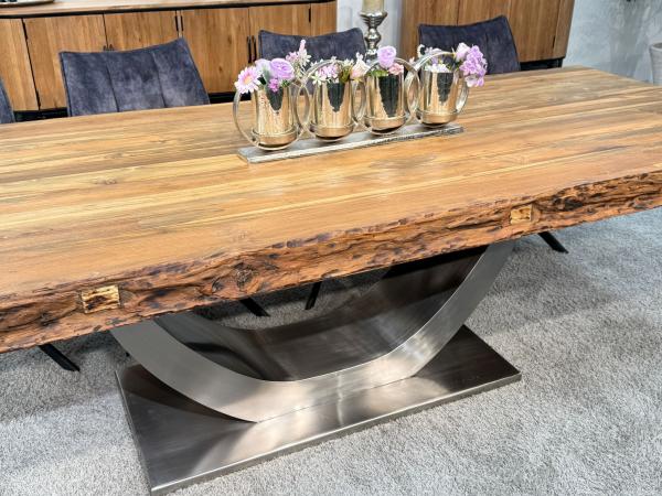 Esstisch Deep Island aus recyceltem Holz