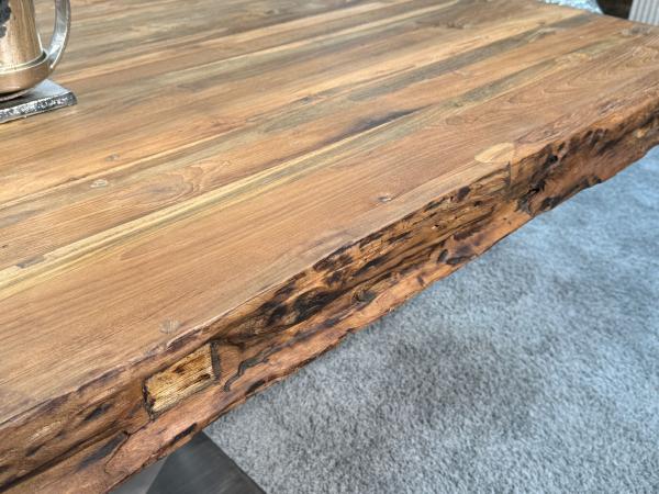 Esstisch Deep Island aus recyceltem Holz
