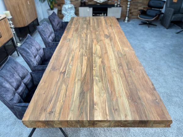 Esstisch Deep Island aus recyceltem Holz