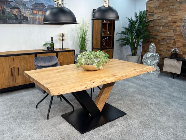 Massivholztisch mit Baumkante 180 x 100 cm
