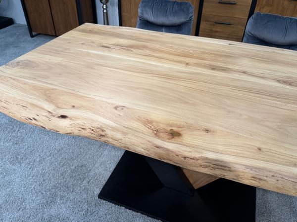 Massivholztisch mit Baumkante 180 x 100 cm