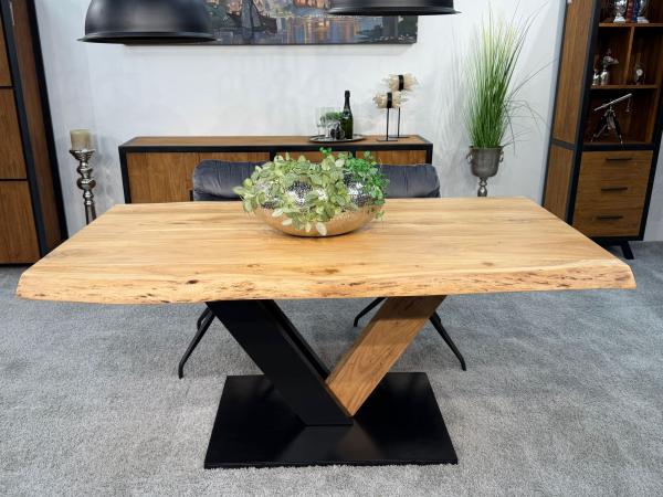 Massivholztisch mit Baumkante 180 x 100 cm