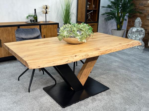 Massivholztisch mit Baumkante 180 x 100 cm