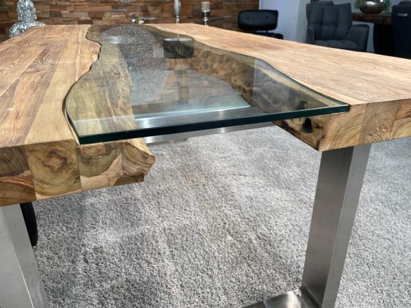 Massiver Design Esstisch mit Kufen und Glaselementen