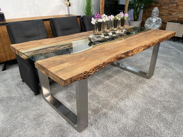 Massiver Design Esstisch mit Kufen und Glaselementen