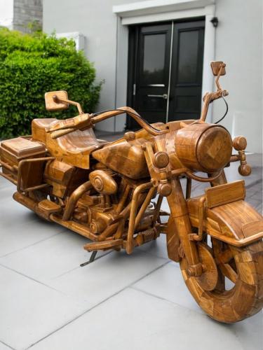 Außergewöhnliche Holzskulptur „Schildkröte“ aus Holz