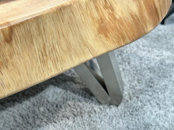 Massiver runder Couchtisch Baumstamm mit Metallgestell